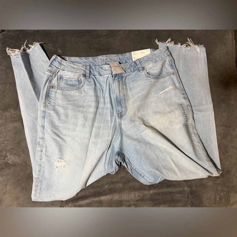 American Eagle Outfitters Light Wash Curvy Mom Jeans